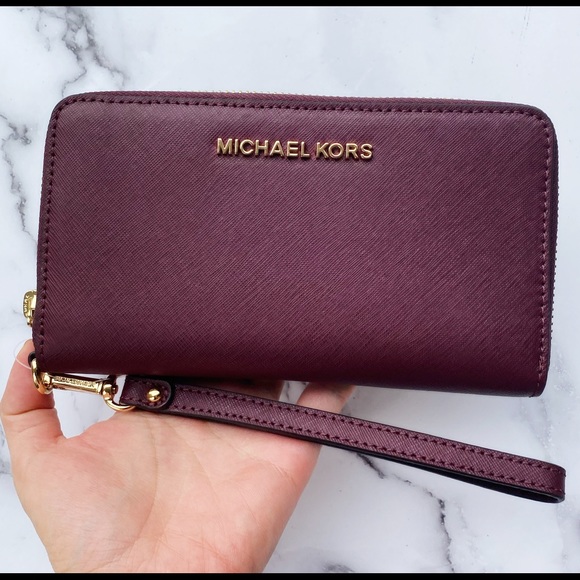 ‼️SALE‼️💕👛- Michael Kors Phone Wristlet Wallet - Picture 5 of 5